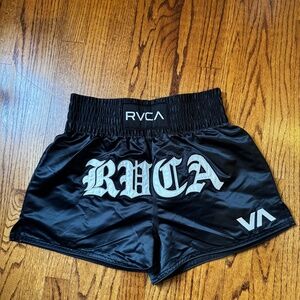 RVCA MUAY TAI shorts 15’  Jiu Jitsu Boxing fighting black letters Men’s M Medium